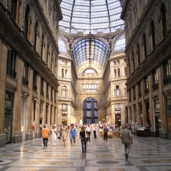 Napoli e lo shopping di lusso