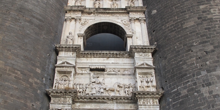 Napoli: il Graal al Maschio Angioino tra storia e mistero