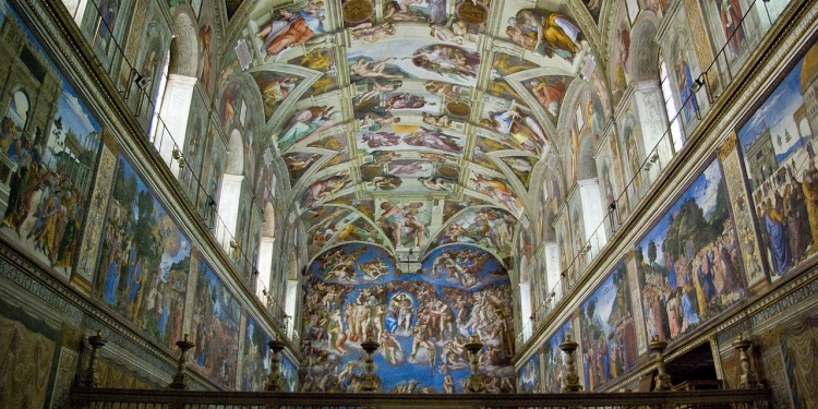 La Cappella Sistina, le stanze di Raffaello, gli appartamenti Borgia, il cortile del Belvedere