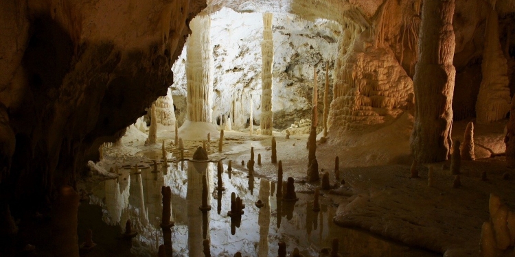 Ad Ascoli e alle grotte di Frasassi