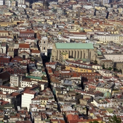 Napoli: camminando dalla chiesa di San Giorgio a Castel Capuano