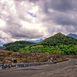 Etna: un'escursione che parte in funivia e arriva al cuore