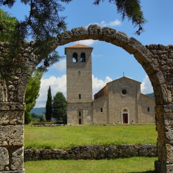 Le cascate del Volturno ed il lago di Castel San Vincenzo