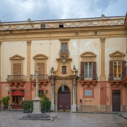 Palazzo Gangi e il mercato di Ballarò