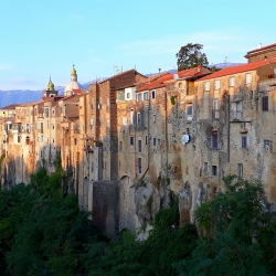 Sant’Agata de’ Goti: un borgo sospeso tra storia e natura