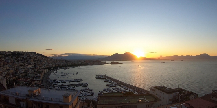 Il mare d&rsquo;inverno, il Golfo di Napoli e l&rsquo;amore