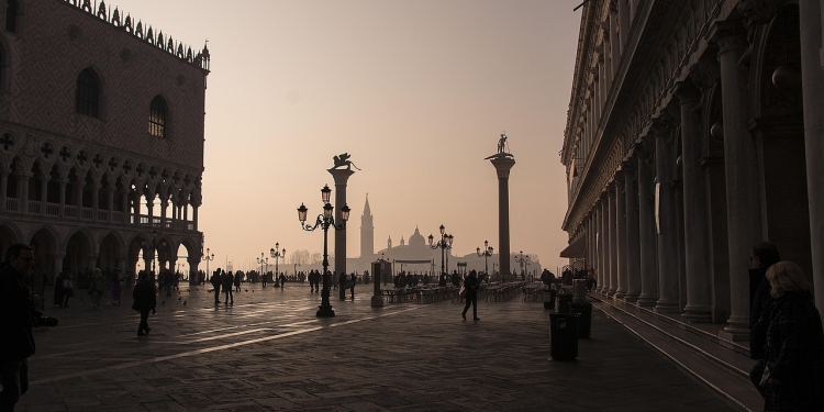 Racconti e leggende di una Venezia erotica e immaginaria