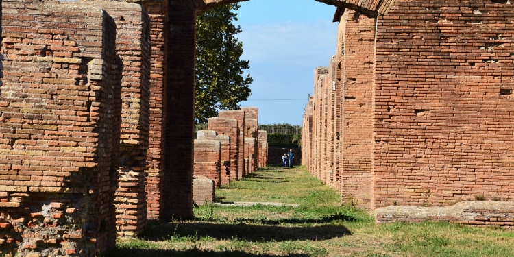 Ostia Antica: magnificenza e vita quotidiana di una citt&agrave; di mare