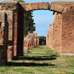Ostia Antica: magnificenza e vita quotidiana di una citt&agrave; di mare