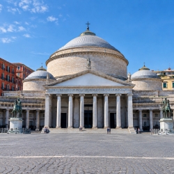 Le chiese che non ti aspetti: San Ferdinando e San Francesco di Paola a Napoli